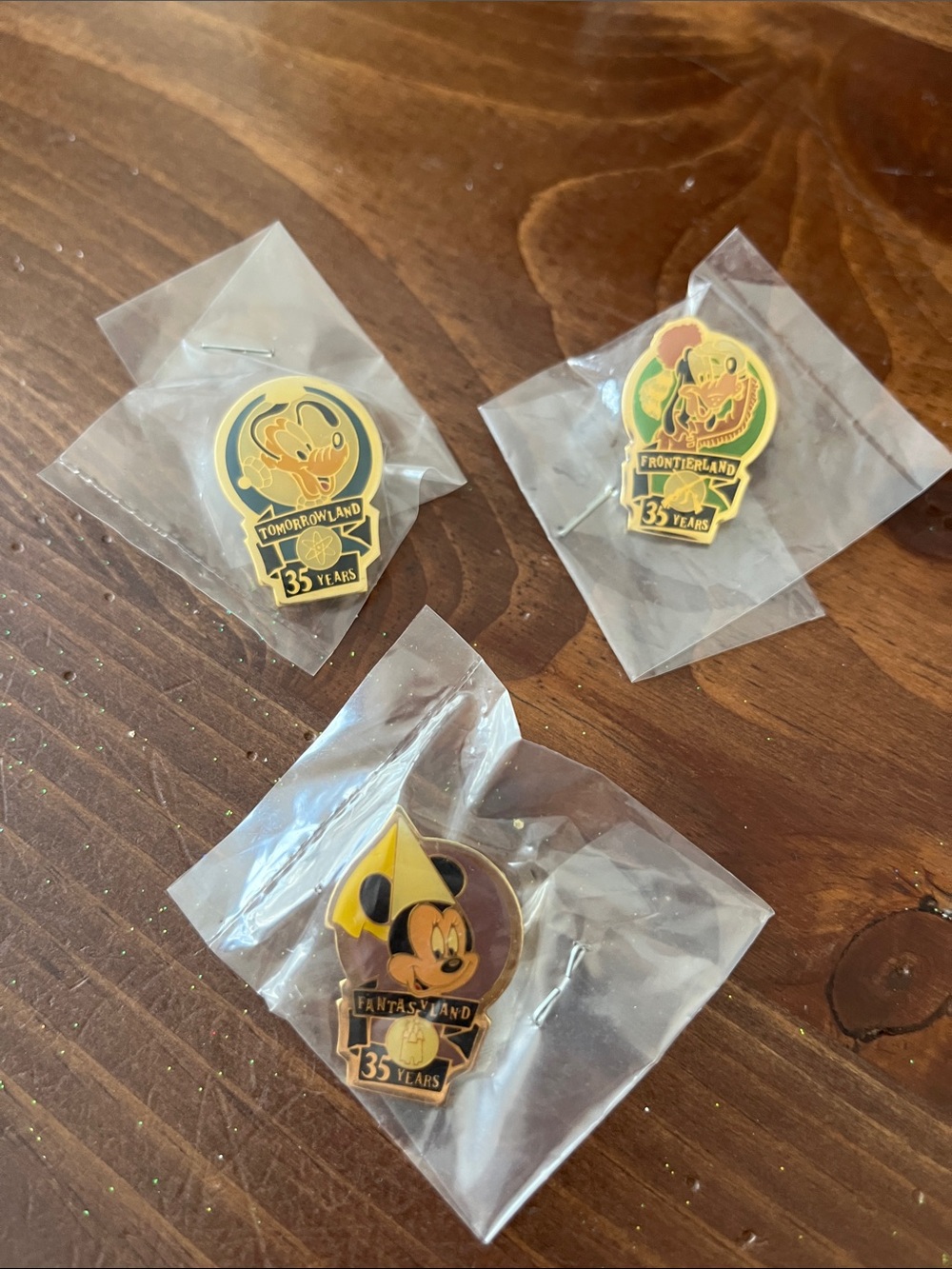 Disney 35th Anniversary pins Minnie Pluto goofy